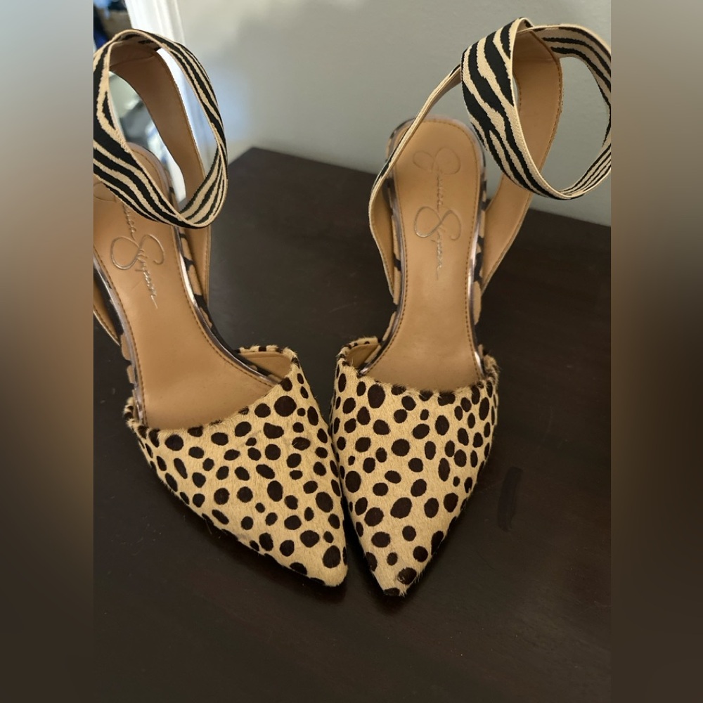 Jessica Simpson pumps